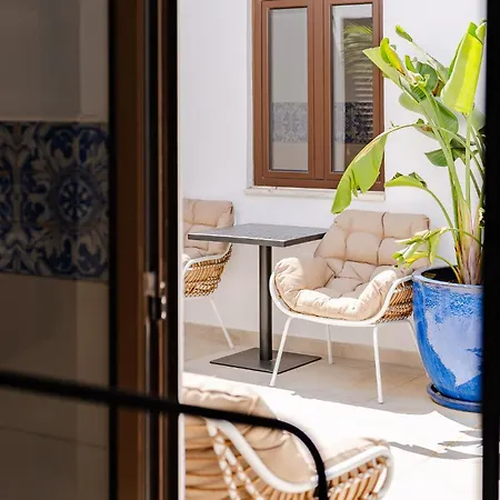 Casa Laranja Promenade Patio